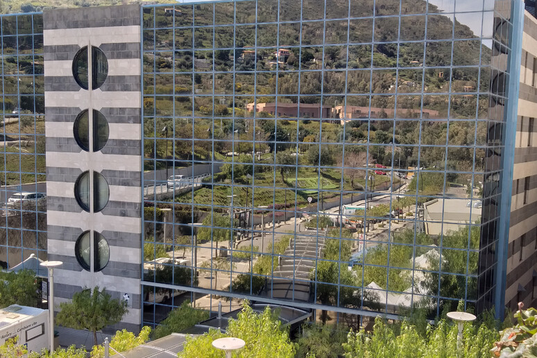 - RIPRODUZIONE RISERVATA