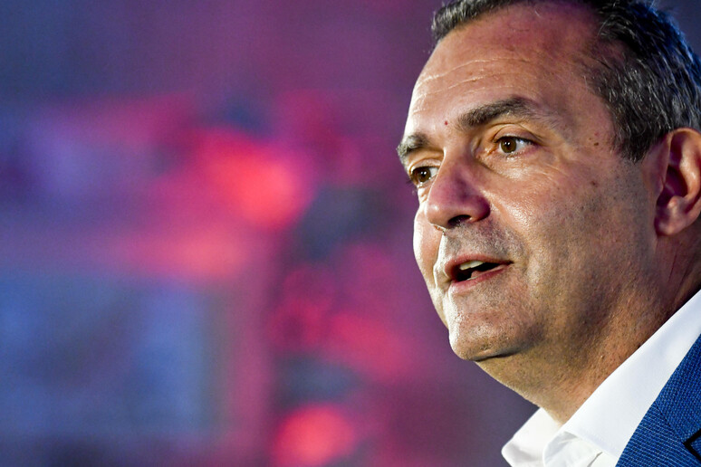 - RIPRODUZIONE RISERVATA