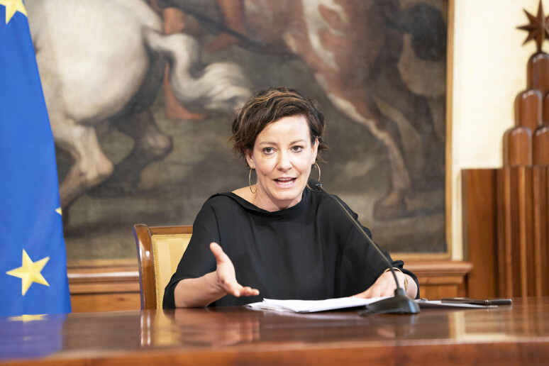 - RIPRODUZIONE RISERVATA