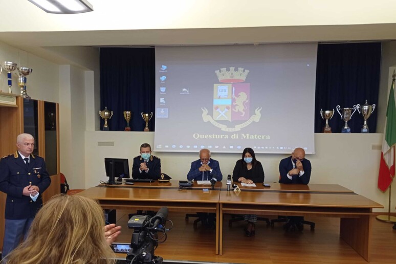 - RIPRODUZIONE RISERVATA