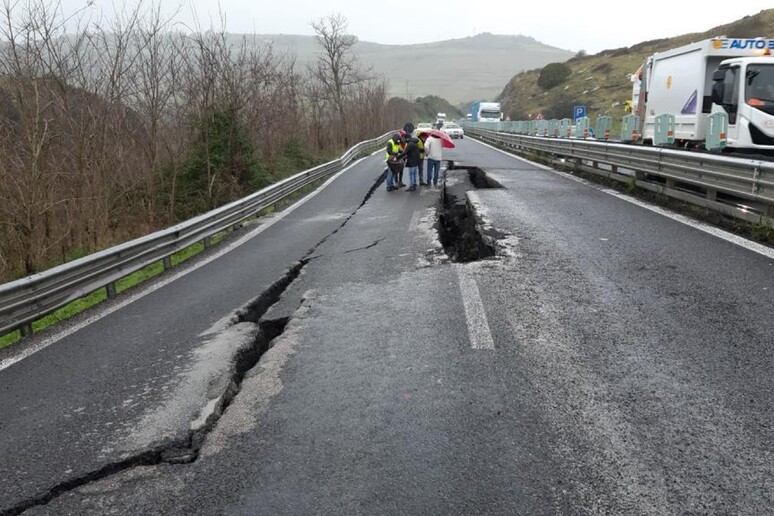 - RIPRODUZIONE RISERVATA