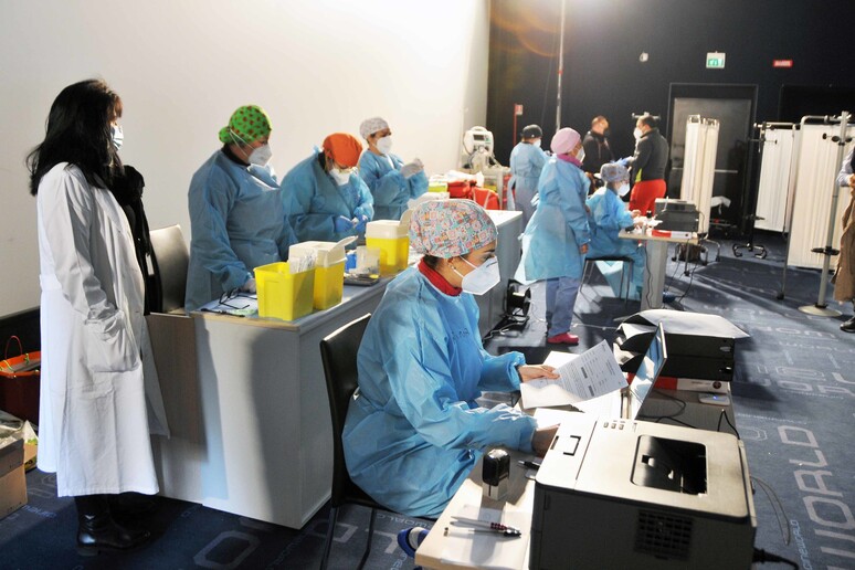 - RIPRODUZIONE RISERVATA