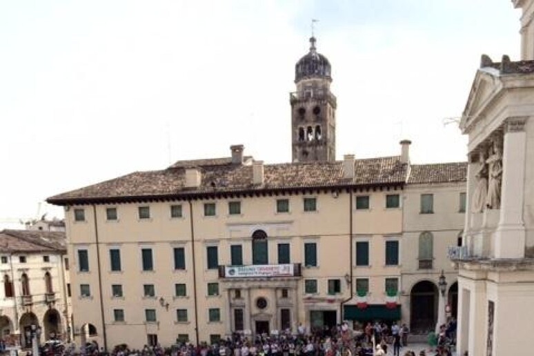 - RIPRODUZIONE RISERVATA