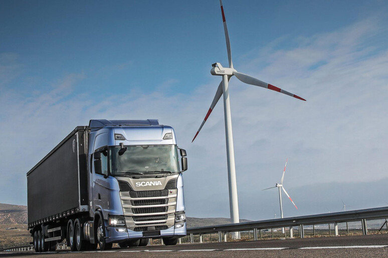 Scania, zero CO2 da motori efficienti e propulsori elettrici © ANSA/Scania