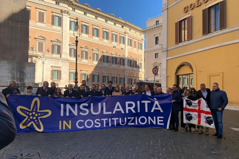 - RIPRODUZIONE RISERVATA