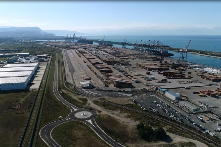 - RIPRODUZIONE RISERVATA