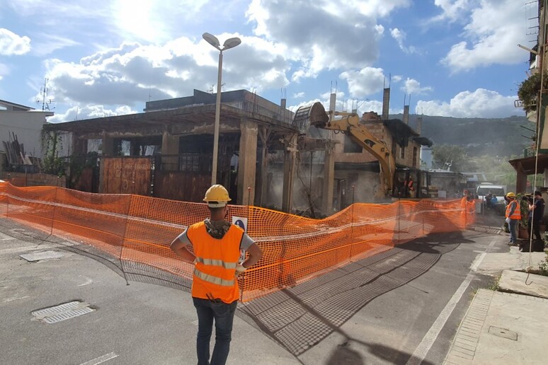 - RIPRODUZIONE RISERVATA