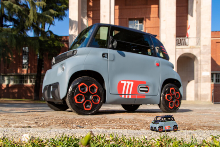 Citroën Ami, ha 16 anni 1/a cliente italiana dell 'urban car © ANSA/Simon Palfrader