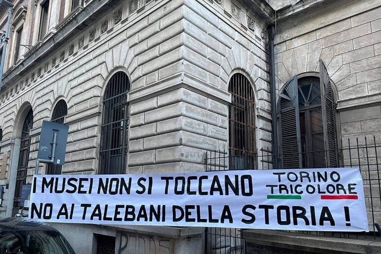 - RIPRODUZIONE RISERVATA