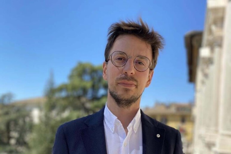 - RIPRODUZIONE RISERVATA