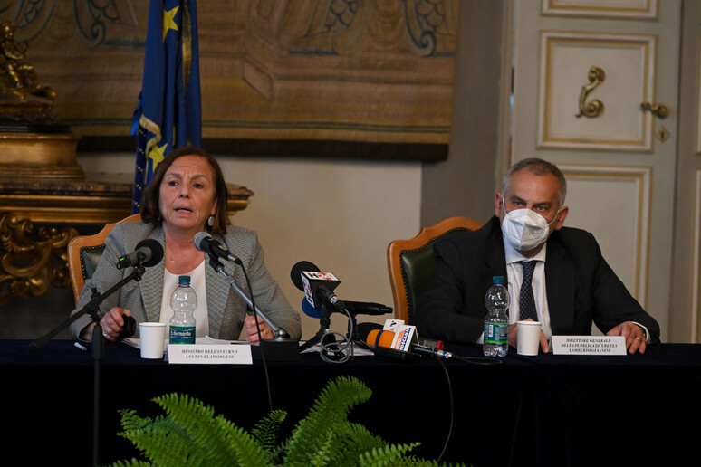 - RIPRODUZIONE RISERVATA
