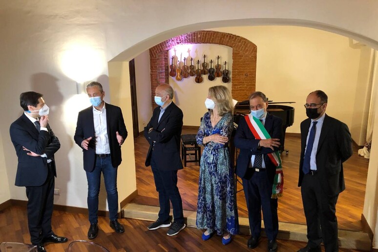 - RIPRODUZIONE RISERVATA