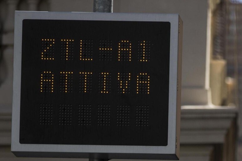 - RIPRODUZIONE RISERVATA