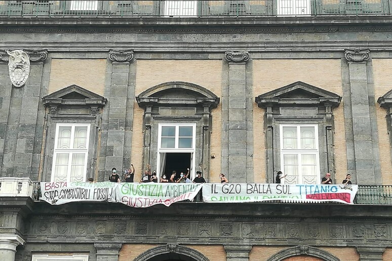 - RIPRODUZIONE RISERVATA