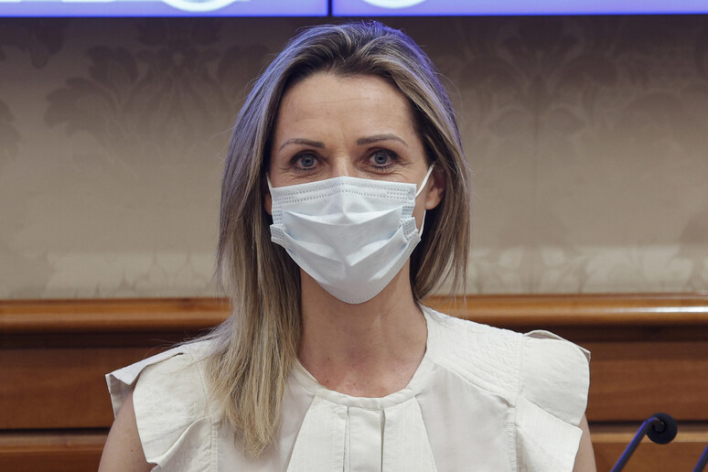 - RIPRODUZIONE RISERVATA