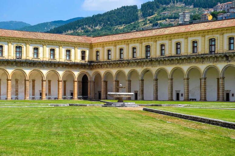 - RIPRODUZIONE RISERVATA
