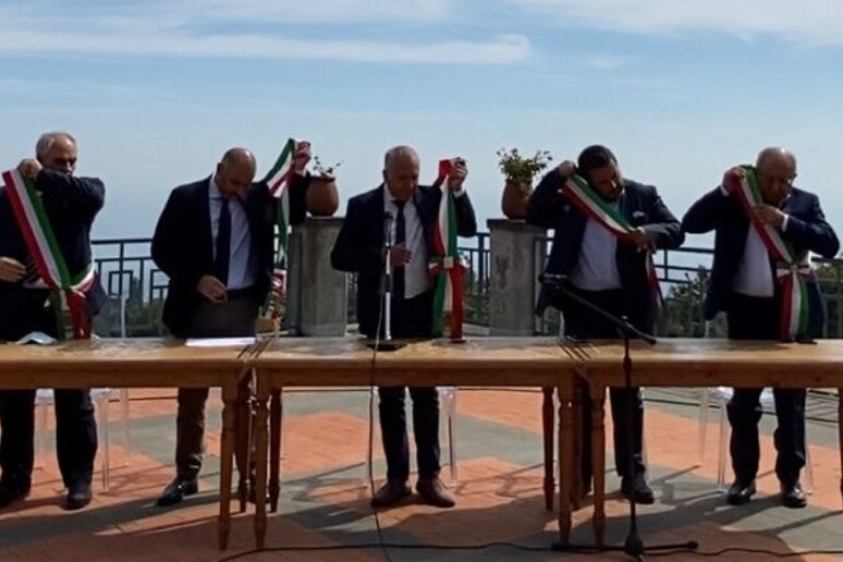 - RIPRODUZIONE RISERVATA