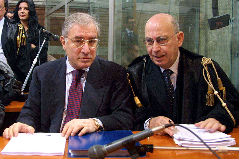 - RIPRODUZIONE RISERVATA