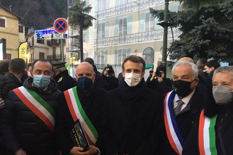 - RIPRODUZIONE RISERVATA