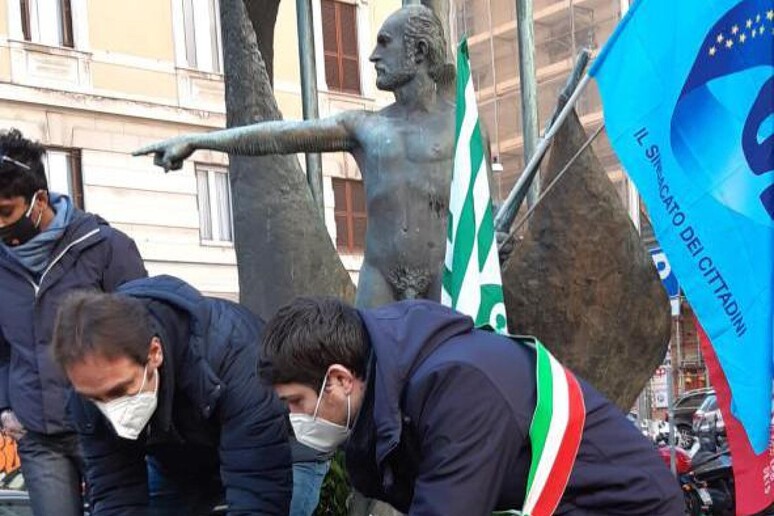 - RIPRODUZIONE RISERVATA
