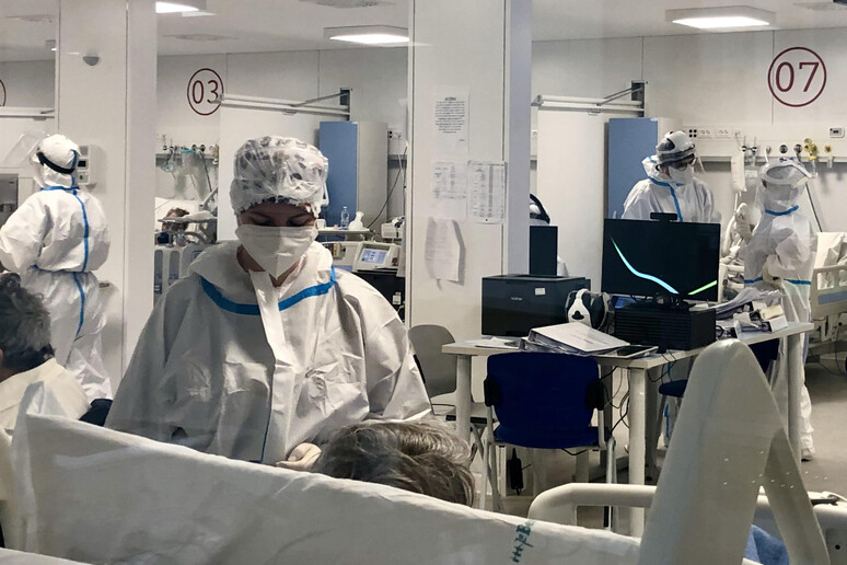 Covid:Agenas,occupazione intensive sale in 6 regioni - RIPRODUZIONE RISERVATA