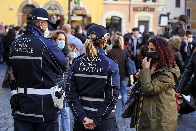 - RIPRODUZIONE RISERVATA
