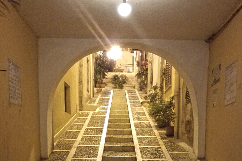 - RIPRODUZIONE RISERVATA