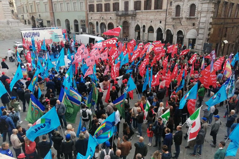 - RIPRODUZIONE RISERVATA