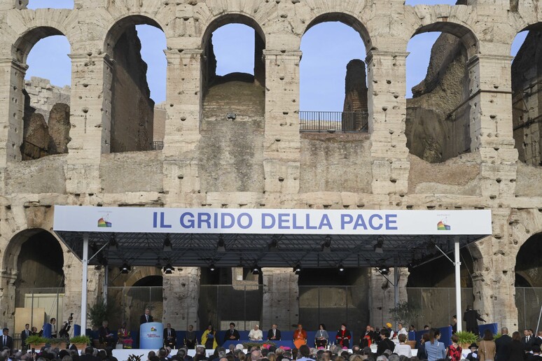 - RIPRODUZIONE RISERVATA