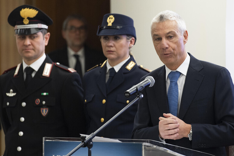 - RIPRODUZIONE RISERVATA