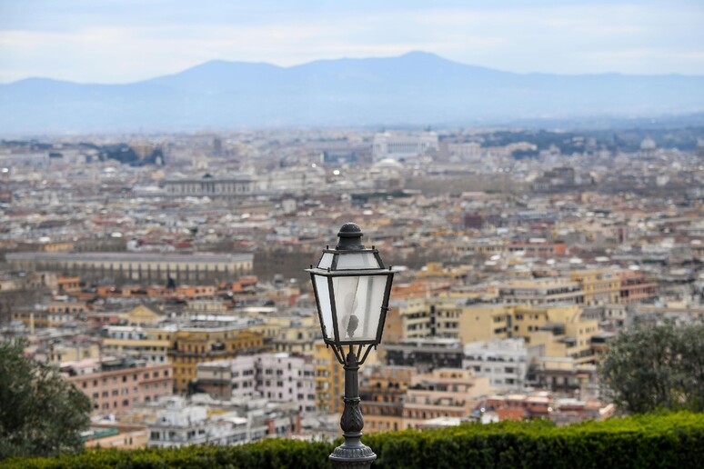 - RIPRODUZIONE RISERVATA