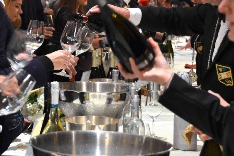 Sommelier - RIPRODUZIONE RISERVATA