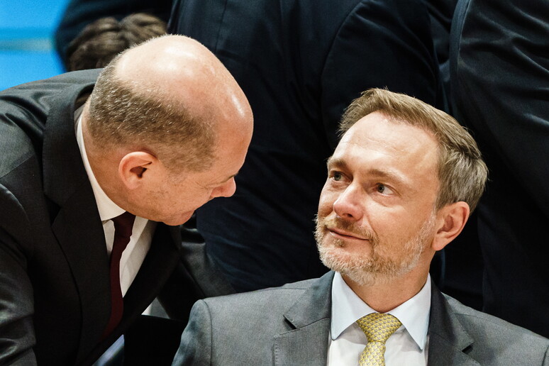 - RIPRODUZIONE RISERVATA