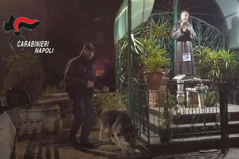 Spaccio droga h24 e donne a capo piazze, 33 misure cautelari - RIPRODUZIONE RISERVATA