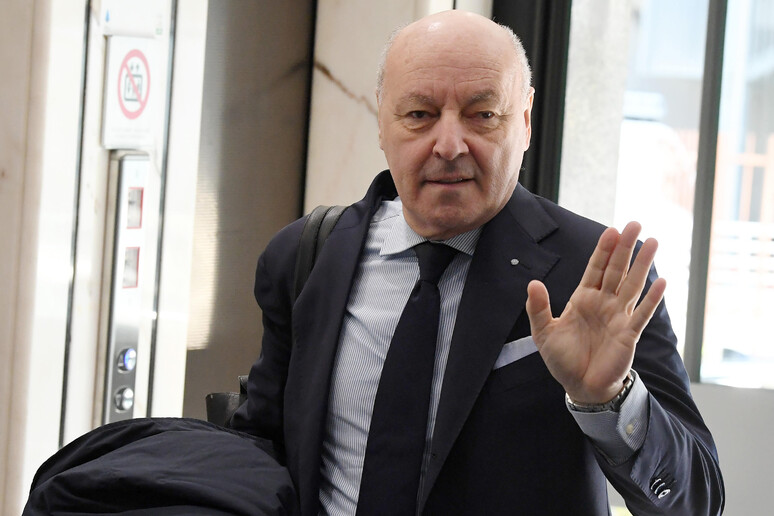 - RIPRODUZIONE RISERVATA