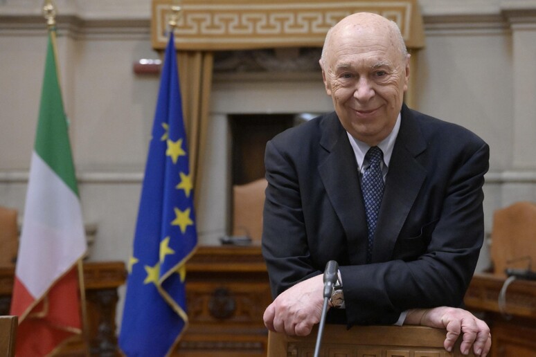 - RIPRODUZIONE RISERVATA