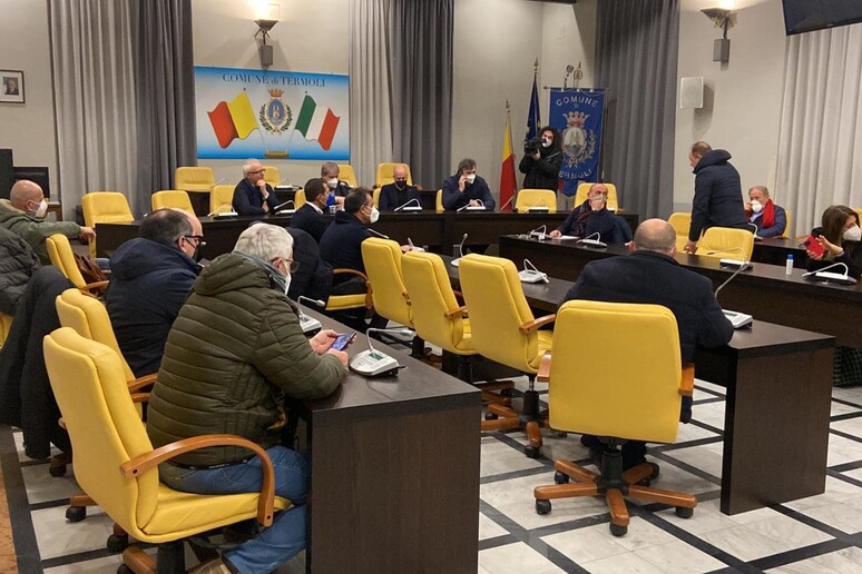 - RIPRODUZIONE RISERVATA
