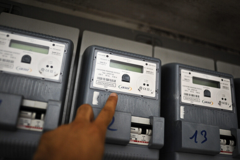 Contatori dell 'energia elettrica (foto d 'archivio) - RIPRODUZIONE RISERVATA