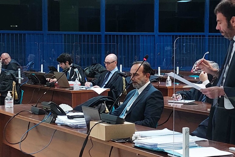 - RIPRODUZIONE RISERVATA