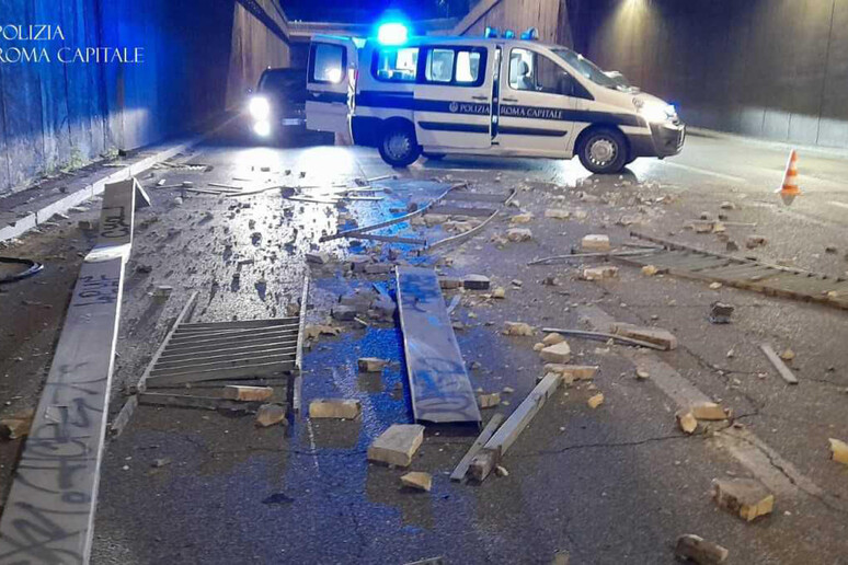 - RIPRODUZIONE RISERVATA