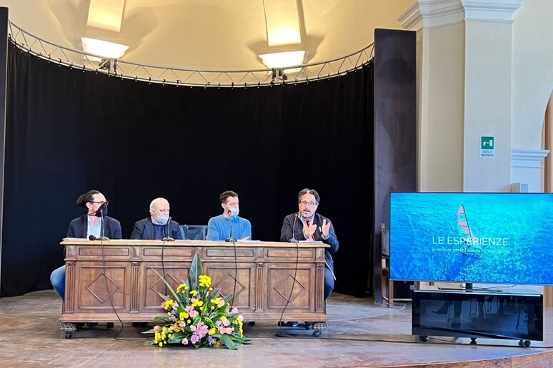 - RIPRODUZIONE RISERVATA
