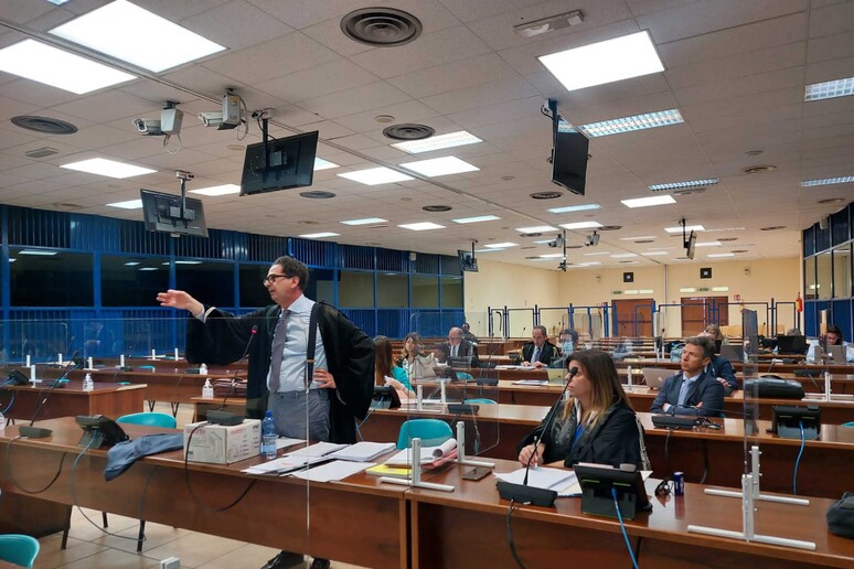 - RIPRODUZIONE RISERVATA