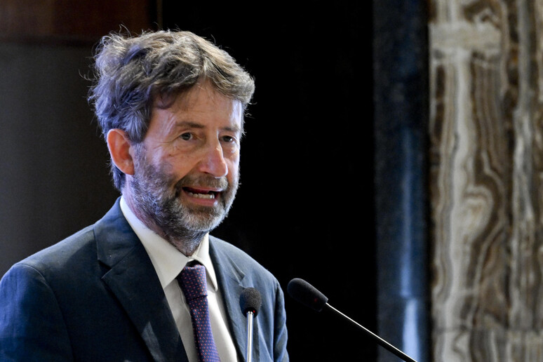 - RIPRODUZIONE RISERVATA