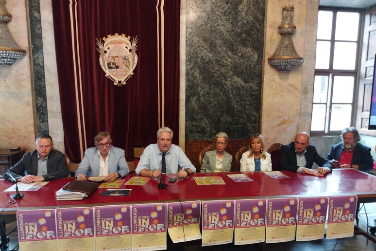 - RIPRODUZIONE RISERVATA