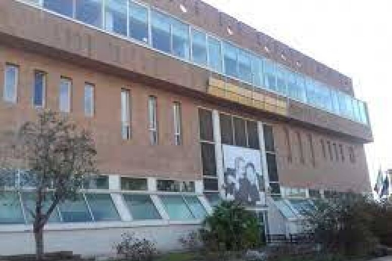 - RIPRODUZIONE RISERVATA