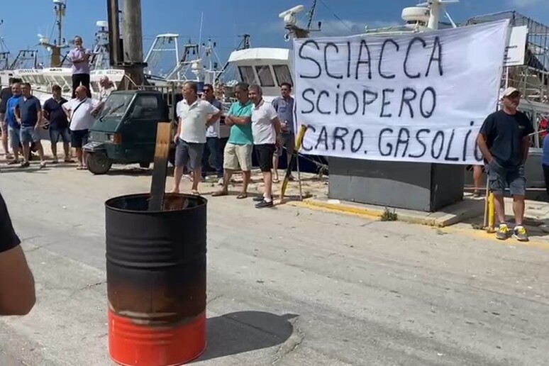 - RIPRODUZIONE RISERVATA