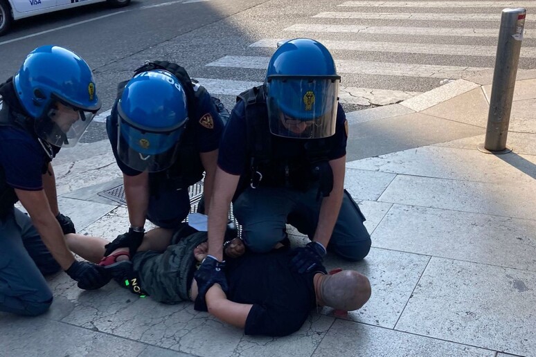 - RIPRODUZIONE RISERVATA