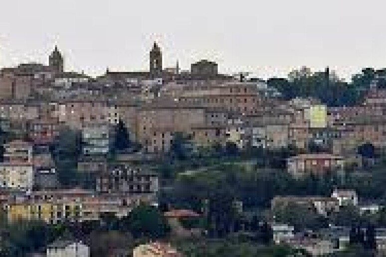 - RIPRODUZIONE RISERVATA