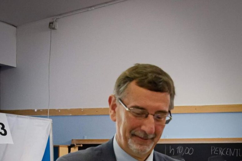 - RIPRODUZIONE RISERVATA