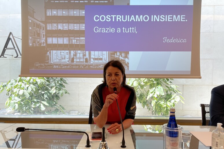 - RIPRODUZIONE RISERVATA